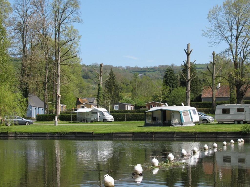 Camping Des Rochers Des Parcs Hotel Clécy Exterior photo