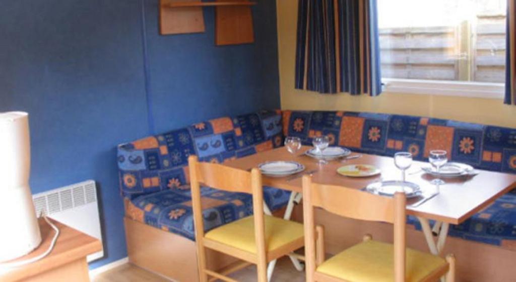 Camping Des Rochers Des Parcs Hotel Clécy Room photo