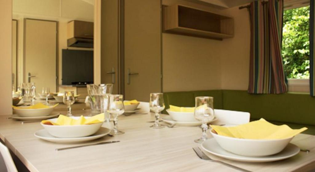 Camping Des Rochers Des Parcs Hotel Clécy Room photo