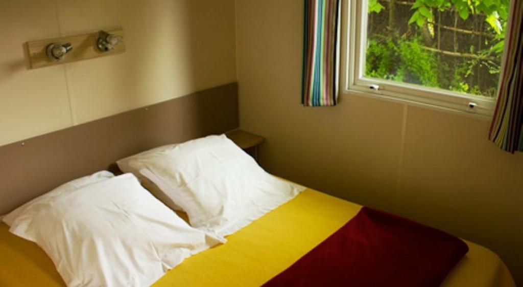 Camping Des Rochers Des Parcs Hotel Clécy Room photo